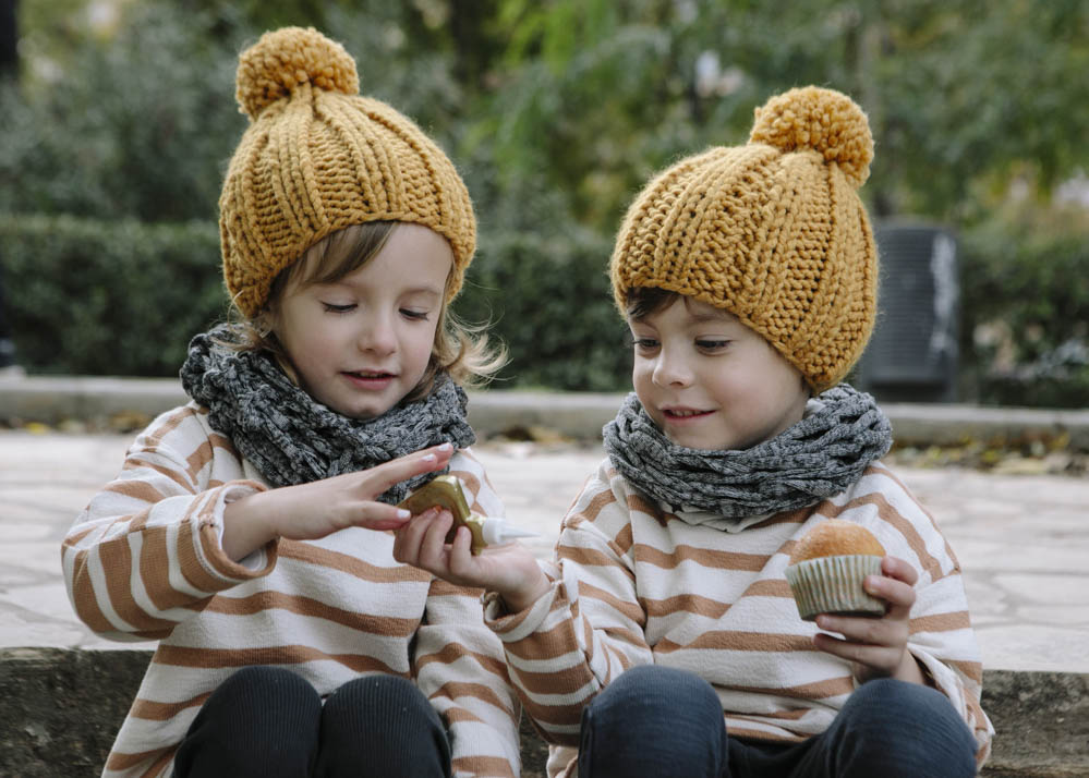 niños comiendo magdalenas