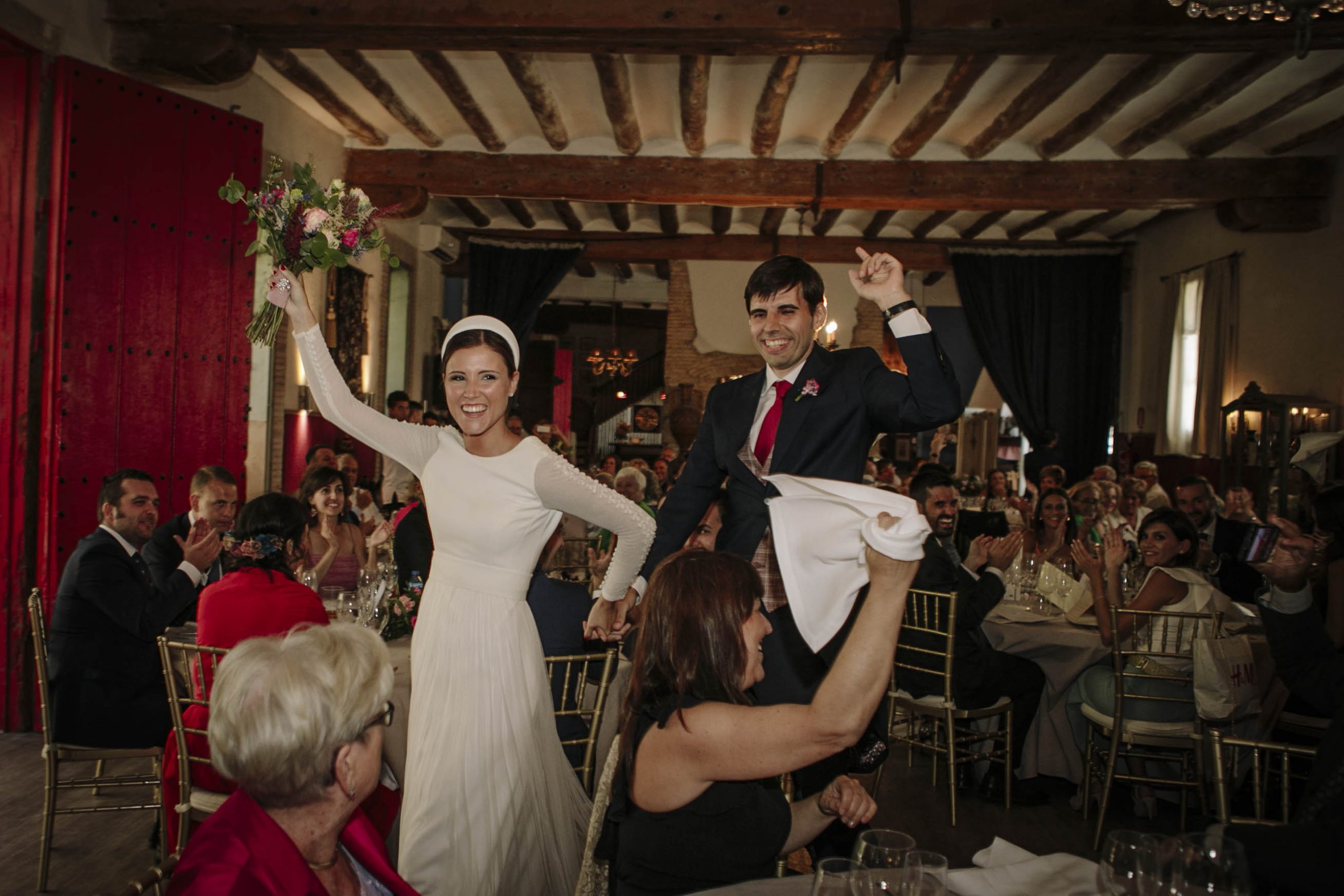 entrada al banquete de los novios