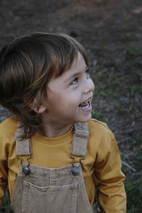 niño y reno 3