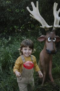 niño y reno 4